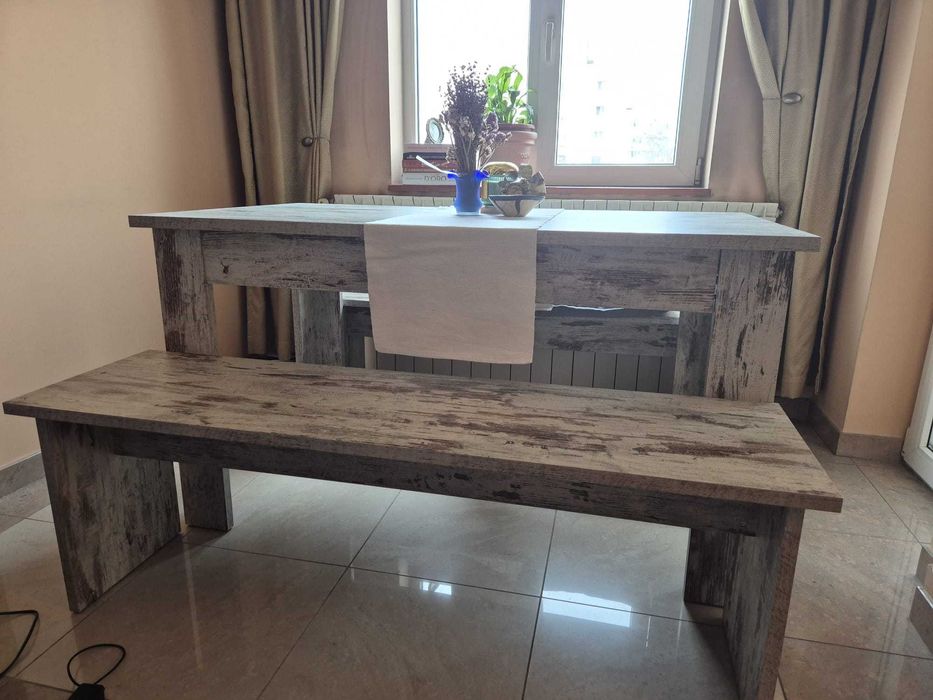 Set masă + 2 bănci : rustic, stabil și elegant