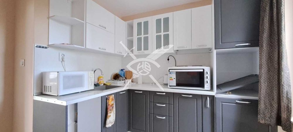 Чудесен тристаен апартамент на 100м. от плажа в Слънчев бряг!