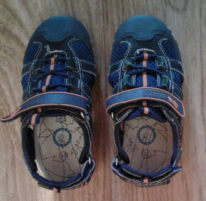 Продам детскую обувь