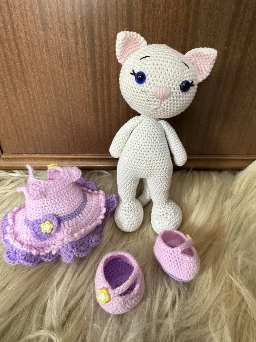 Ръчно плетена играчка коте