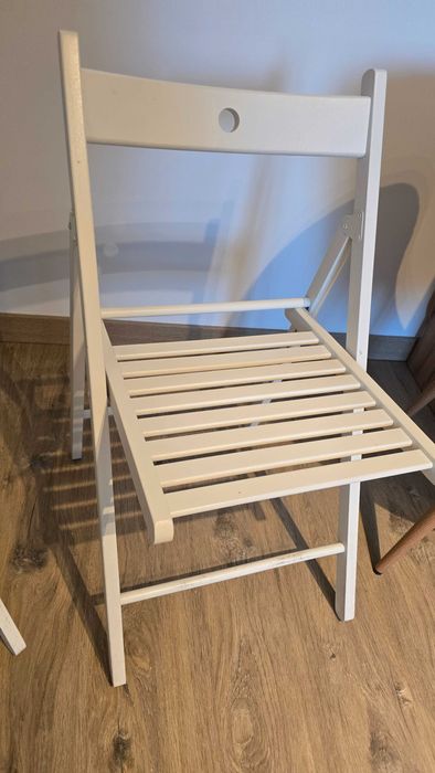 Scaune din lemn pliante