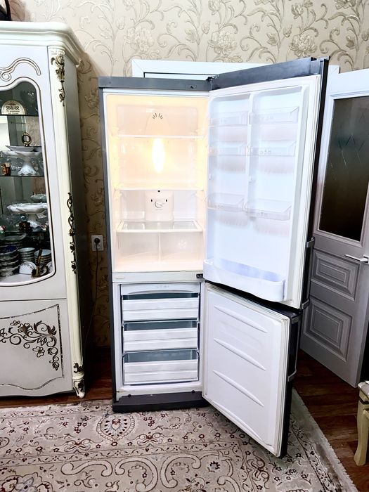 Продам Холодильник LG