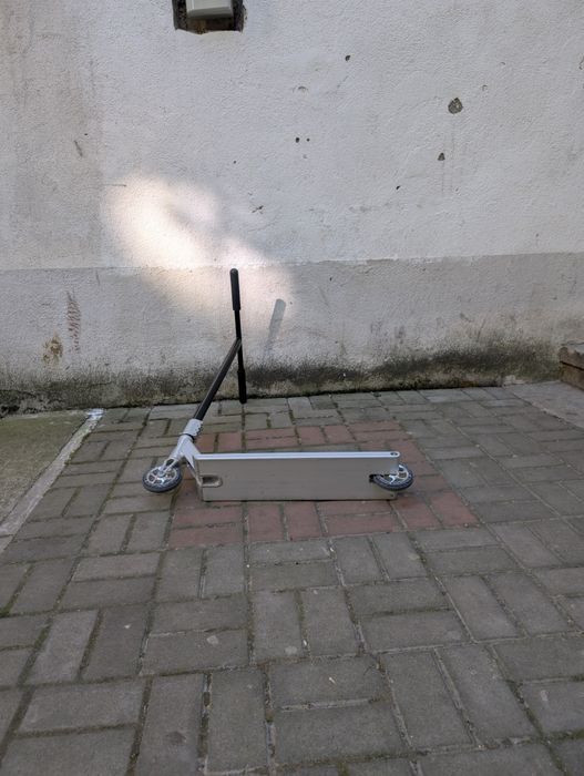 Trotineta Striker Gravis L (scoot)