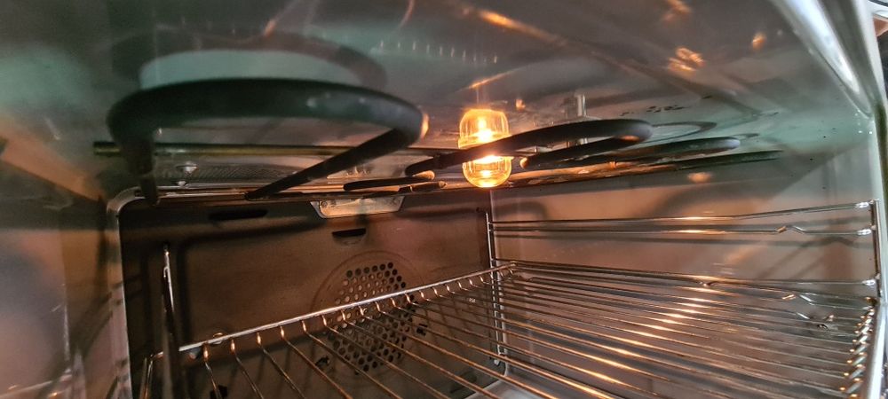 Фурна за вграждане Miele в к-т със стъклокерамични котлони