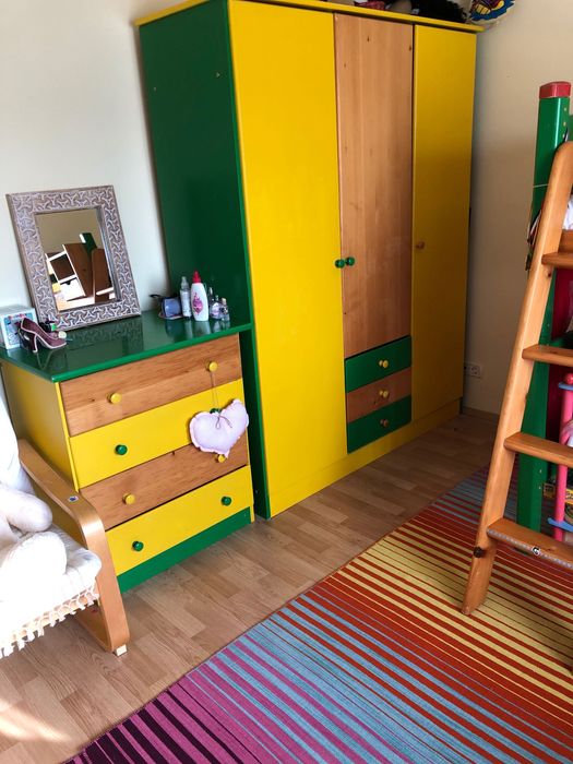 Dormitor  copiii cu paturi supraetajat  din lemn, vopseaua  ecologică