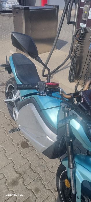 Motocicleta electeica B