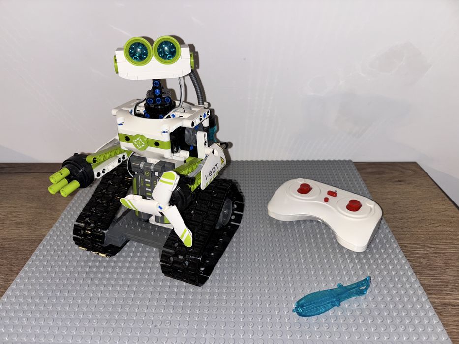 Set constructie CaDa - Robotul I BOT cu telecomanda
