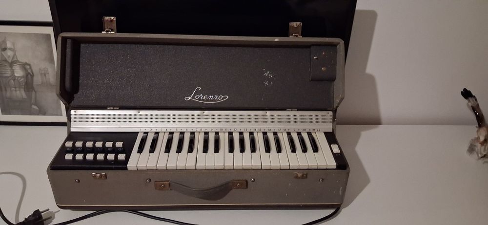 Orga vintige Lorenzo fabricație 1950- 1960