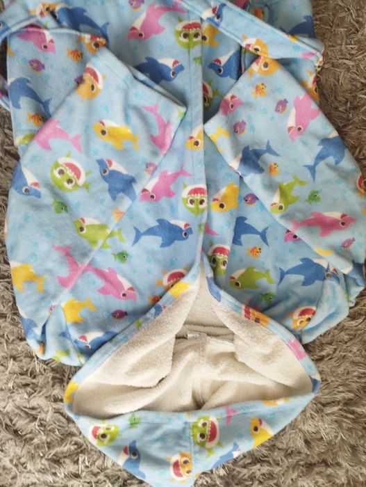 Халат с акули  8-10 годинки