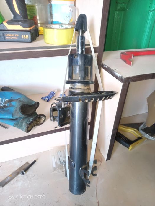 Амортизатор Фольксваген Поло оригинал ,колеса от мотоблока новые