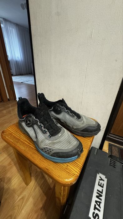 Трэкинговые кроссовки Humtto