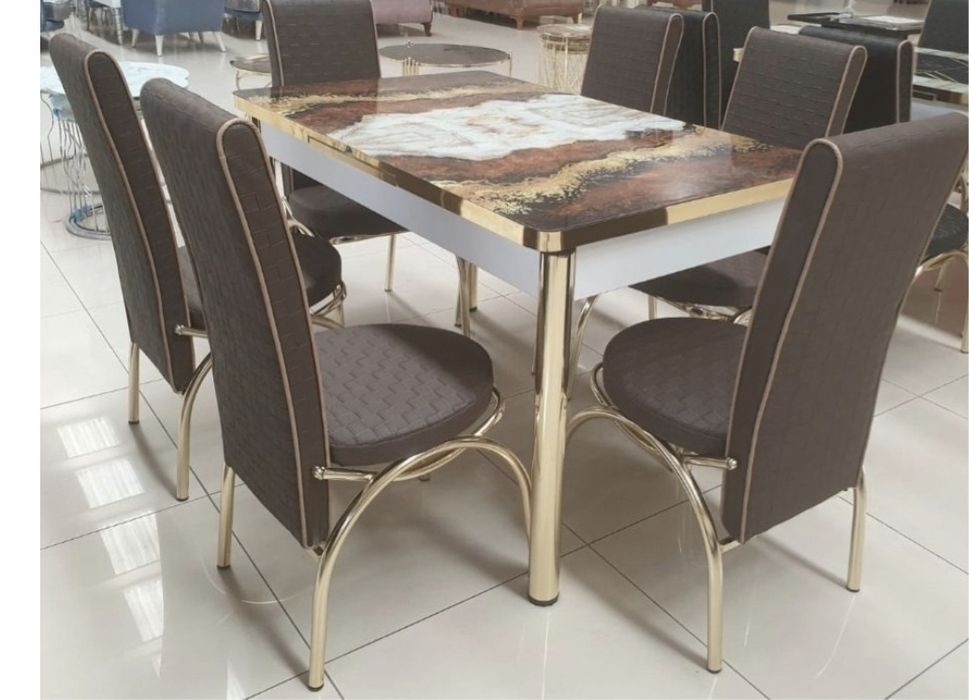 Стол в комплекте