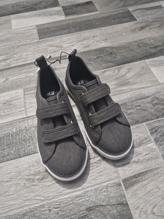 Tenisi HM, noi . Marime 28