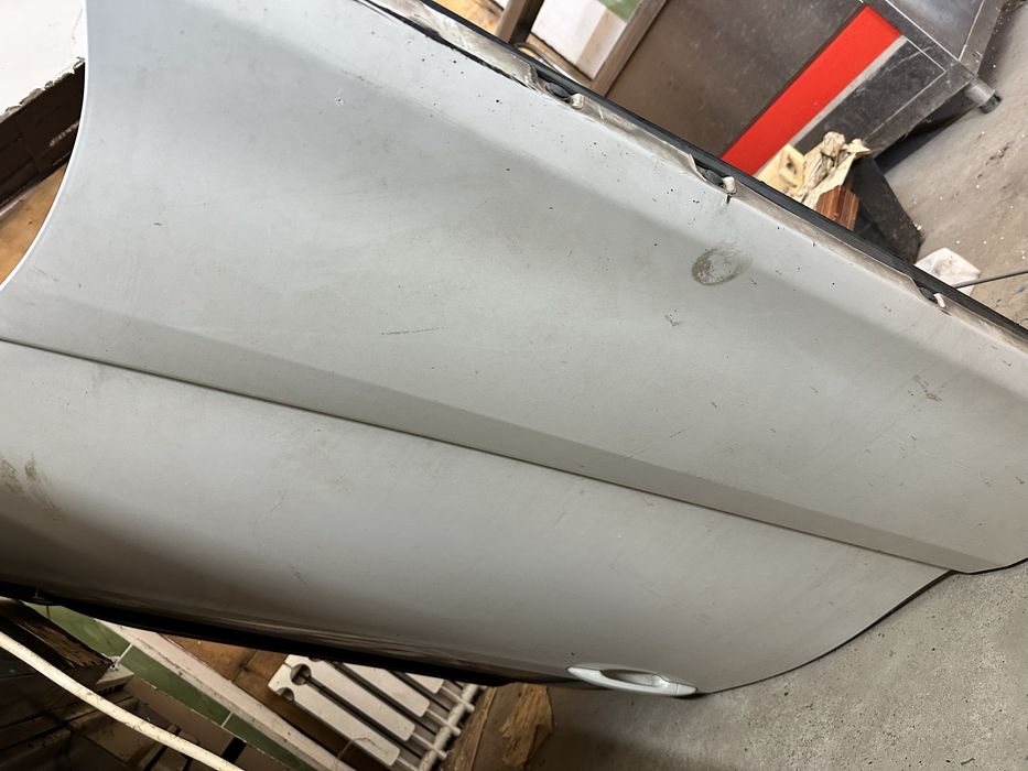 Естима задняя левая дверь