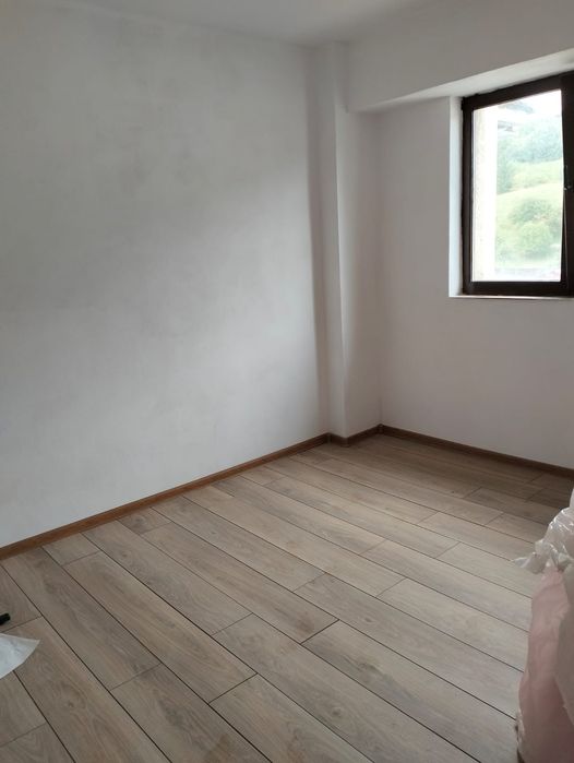 Vând apartament abrud