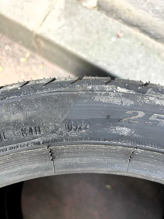 2x Anvelope Vara 255/40R19 96W Pirelli P Zero *- Runflat - DOT2022 - NOI
