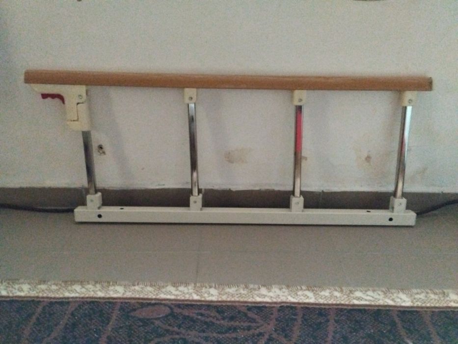 Сгъваема помощна шина за легло