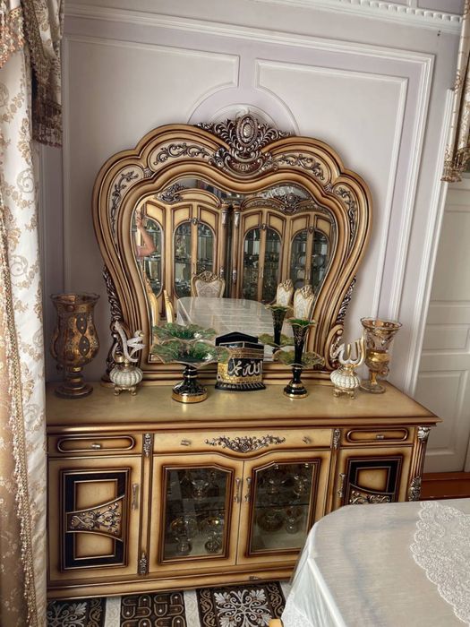 Spalni, zal, stol stullar, tumbochkalar, servantlar,va boshqa mebellar