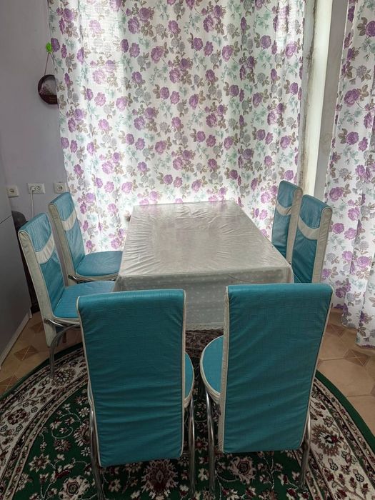 Стол со стульями