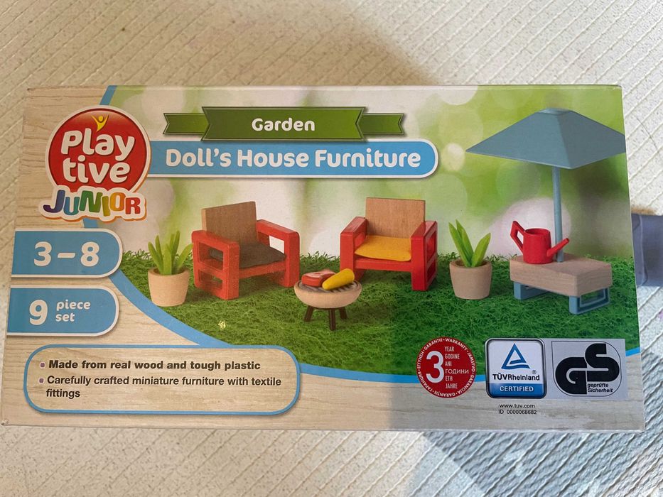 Детска дървена къща за кукли с мебели