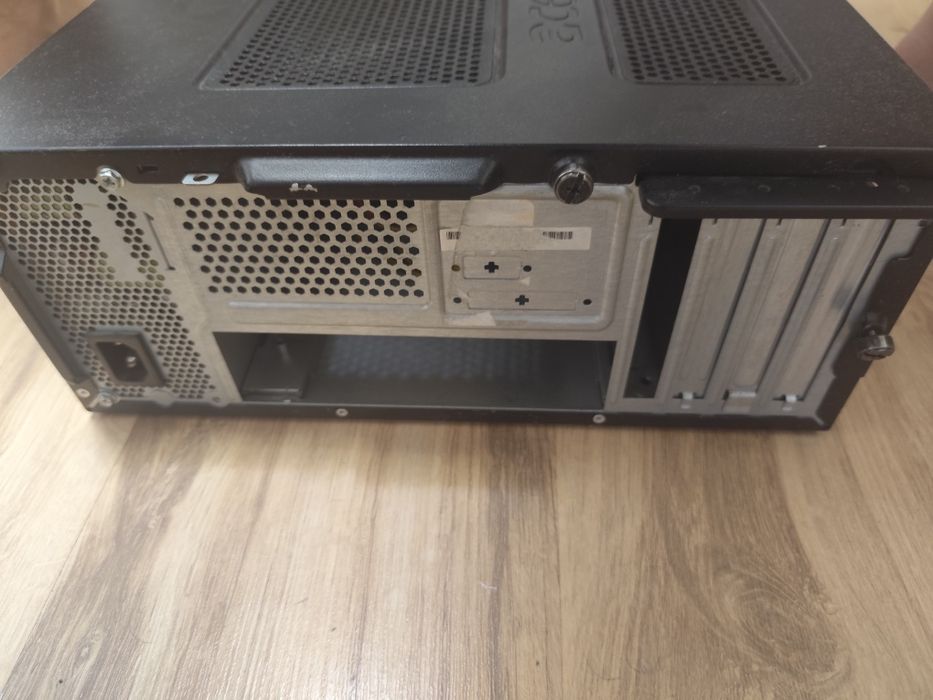 Carcasa SFX cu sursa de 300w și dw