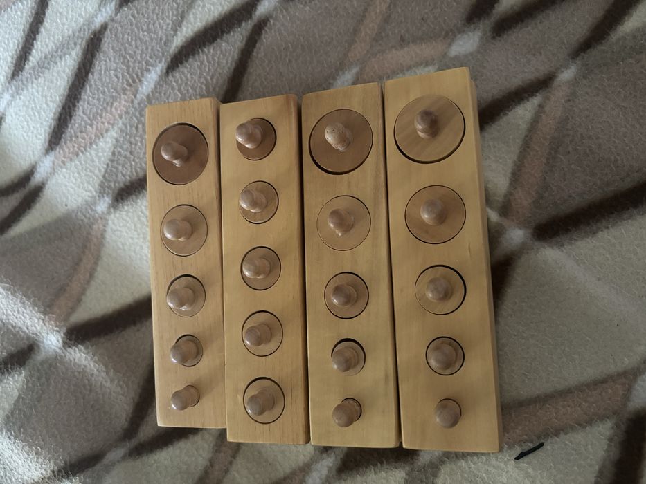 Развивающие игрушки Монтессори