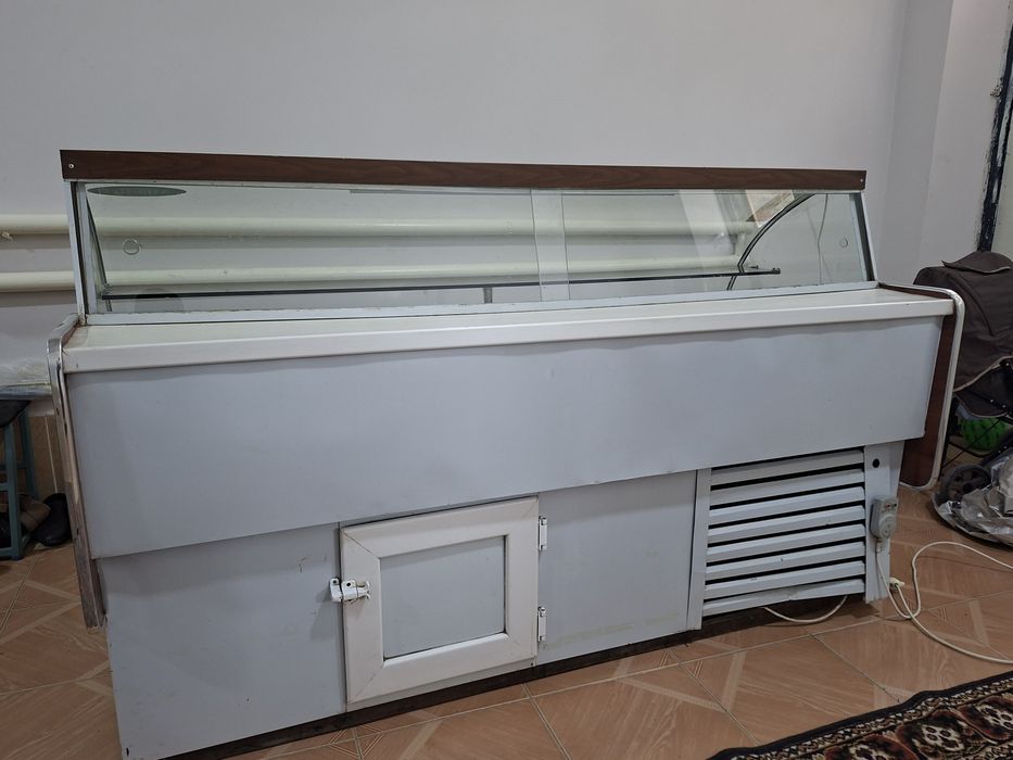 Витрина холодильник