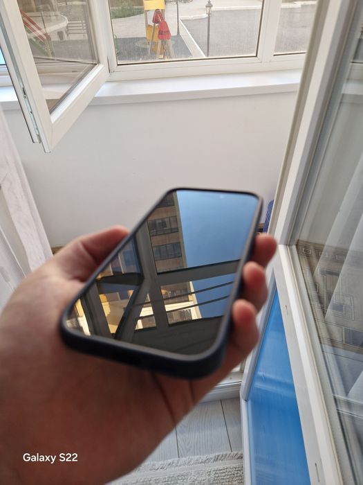 iPhone 15 black .