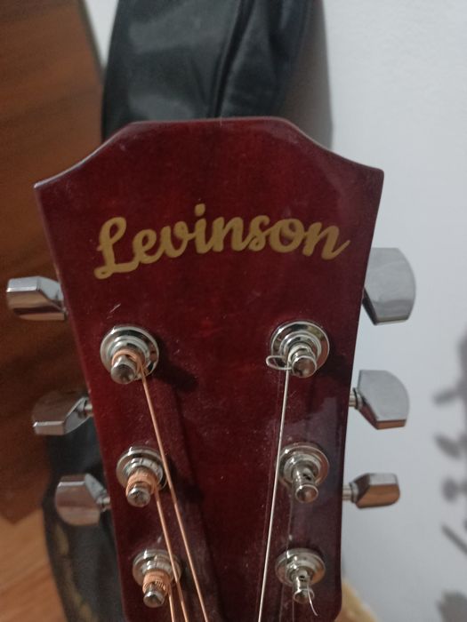Продаётся гитара. Levinson