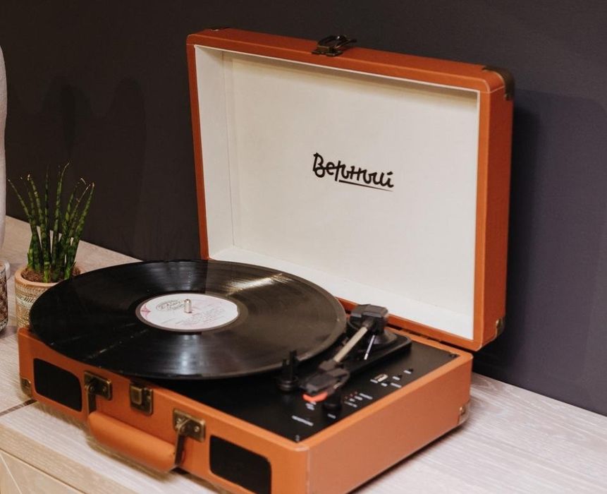 Новый виниловый проигрыватель «Верный»