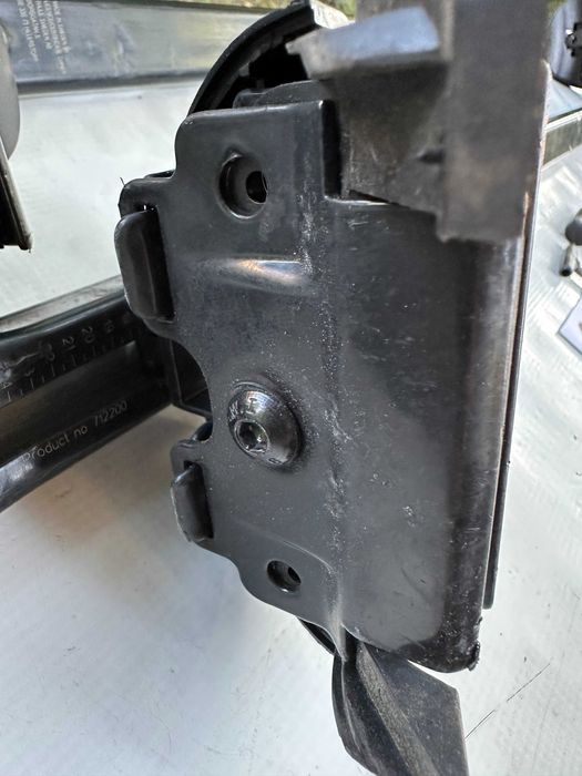 Напречни греди Thule 118 см + захвати 753 + Kit 4023 – багажник за покрив BMW