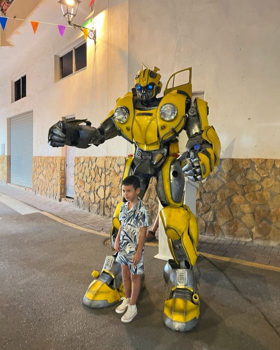 Închiriere robot Bumble Bee - Atracția Perfectă pentru Evenimentul Tău