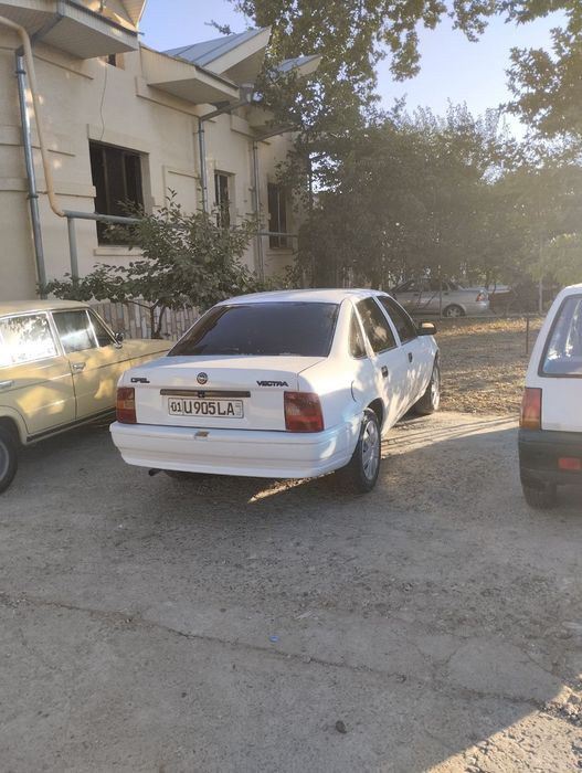 Продаётся Opel Vectra 1.6 Сонс