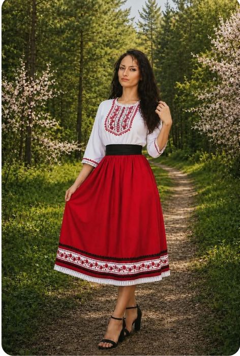 Дамски рокли с фолклорни мотиви