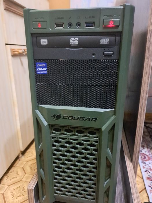 Компьютер вместе с монитором