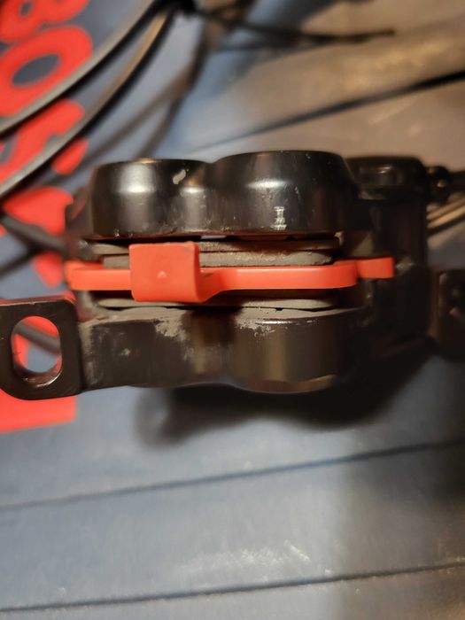 4 бутални спирачки комплект Shimano BL-M4100. Цената е крайна!