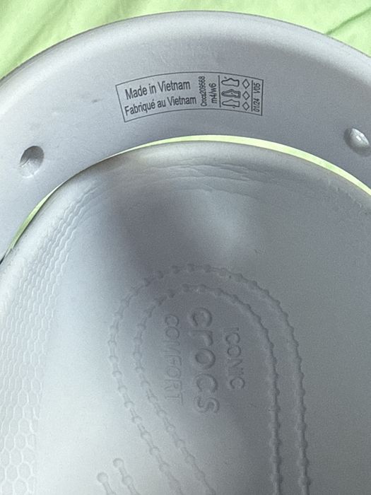 Crocs stomp high shine