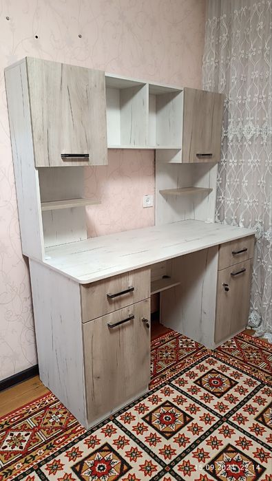 Новый стол письменный  и книжные. Parta O'quv stoli va kitob javoni