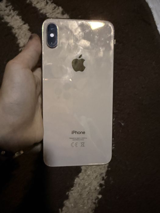 Iphone xs max  in stare buna capacitate 100% il am de o luna este ok .