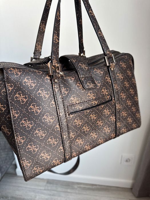 Продам сумку Guess