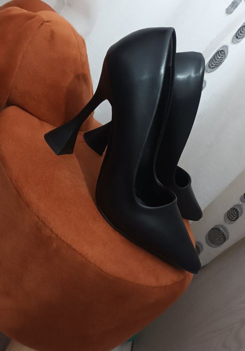 Pantofi stiletto
