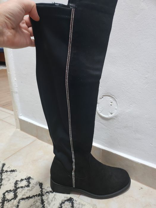 Vând cizme aproape noi