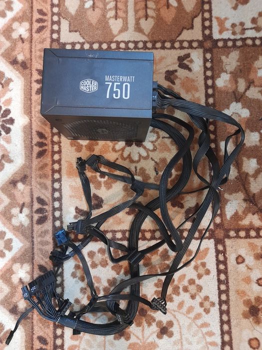 Cooler  Master Watt 750.