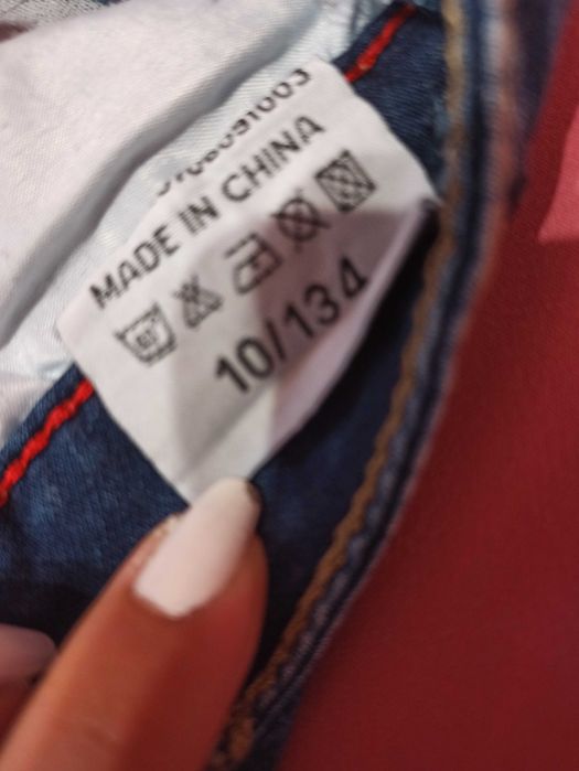 Продавам детски дълги сини дънки размер 134 см.