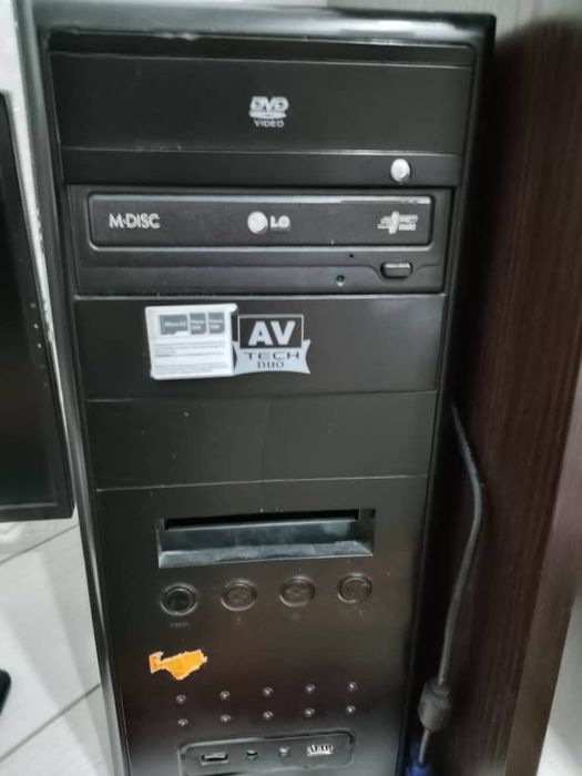 Телевизор, музыкальный центр,т.д.