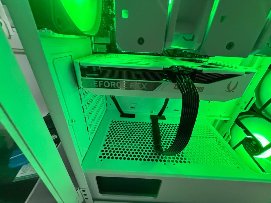 Геймърски компютър Ryzen 7 7700 / RTX 5060 Ti 16GB / 32GB DDR5 / 2TB NVMe