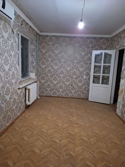 1 хонали сотилади 4 этаж Кора камиш 1/4