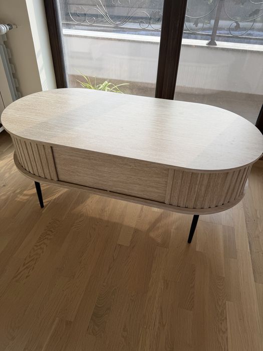 Бежова маса от Камко