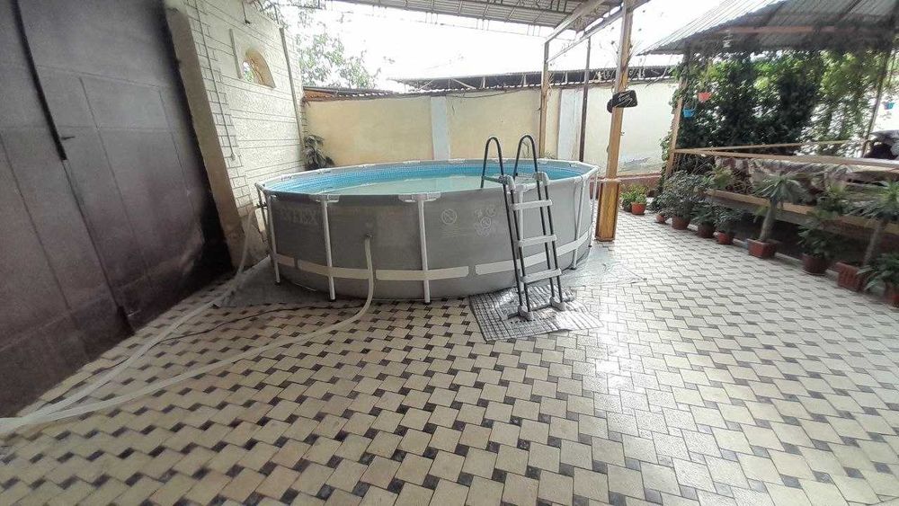 Бассейн Intex огромный продается