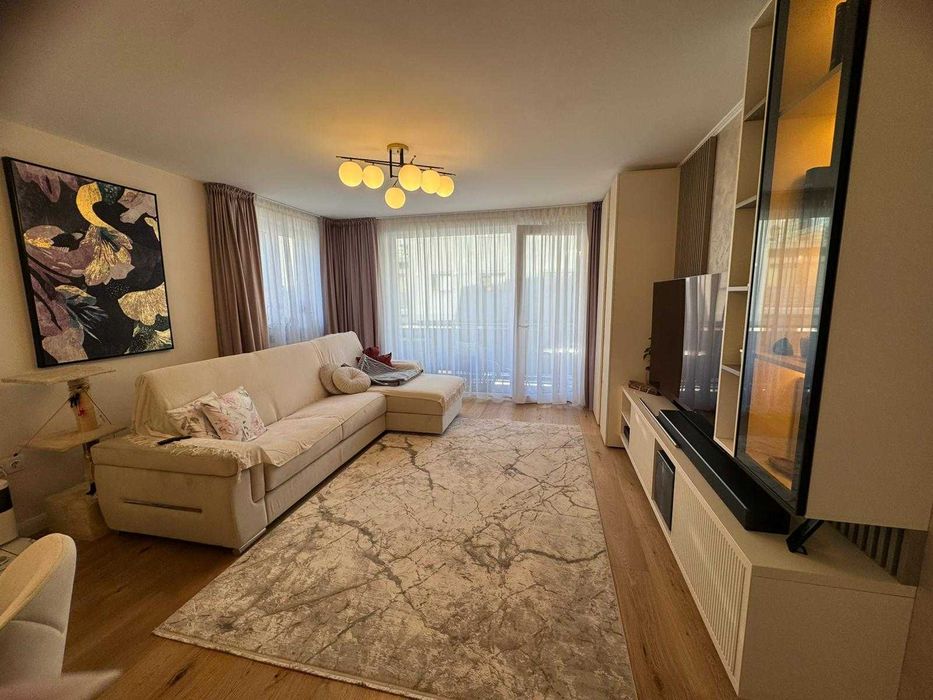 Apartament premium 3 camere, situat la doar 5 minute de mers pe jos de Coresi Shopping Resort.